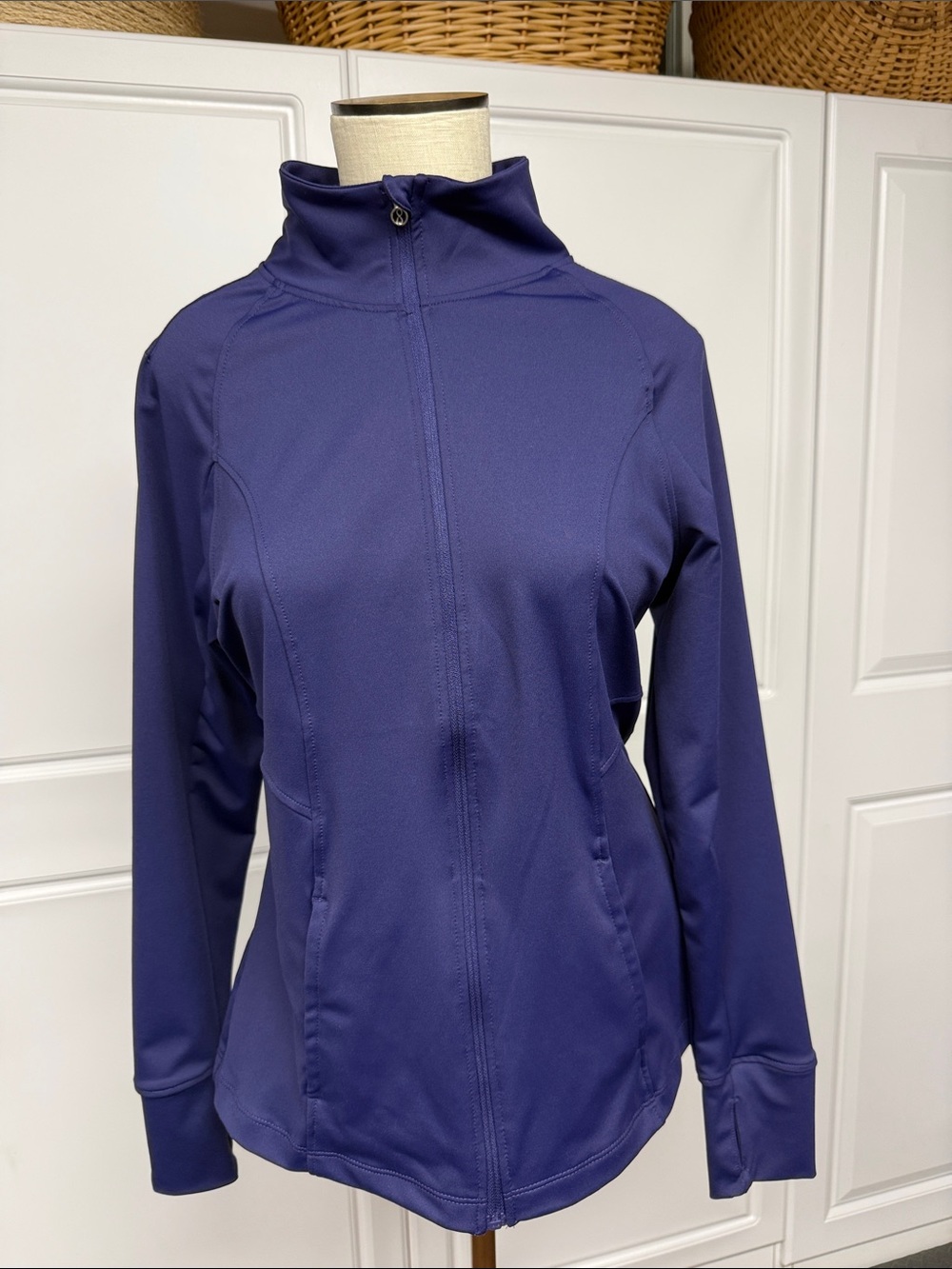 Layers Size L Zip-Front Lightweight Workout Jacket EUC